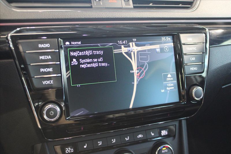 Škoda Superb TDi DSG 4x4 L&K ACC/Canton - fotka 19 z 31