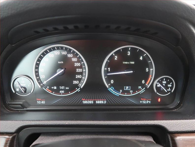 BMW Řada 5 (2013) 530d xDrive GT, 4X4, Automat - fotka 11 z 14