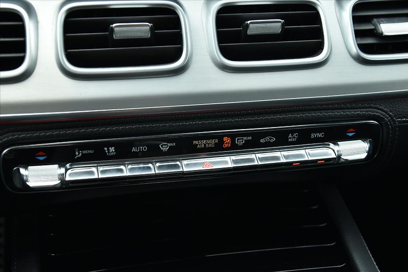 Mercedes-Benz GLE 400d 243kW 4MATIC AMG ČR - fotka 28 z 31