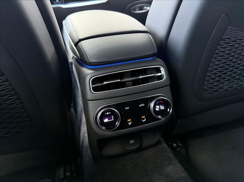Genesis GV70 2,5 T AWD AT  Sport - fotka 16 z 22