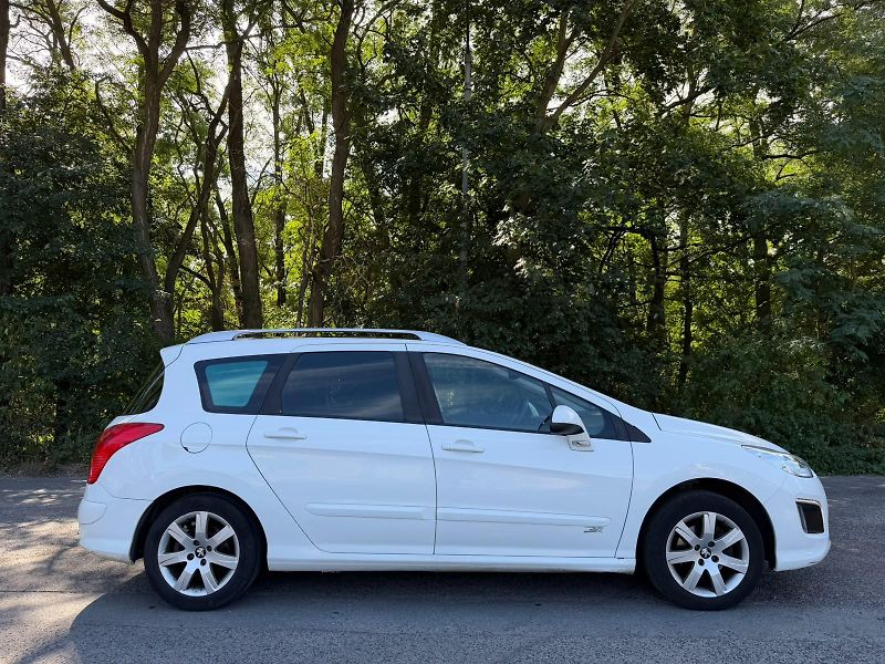 Peugeot 308 (2013) 1.5 / 68 kW - fotka 9 z 17