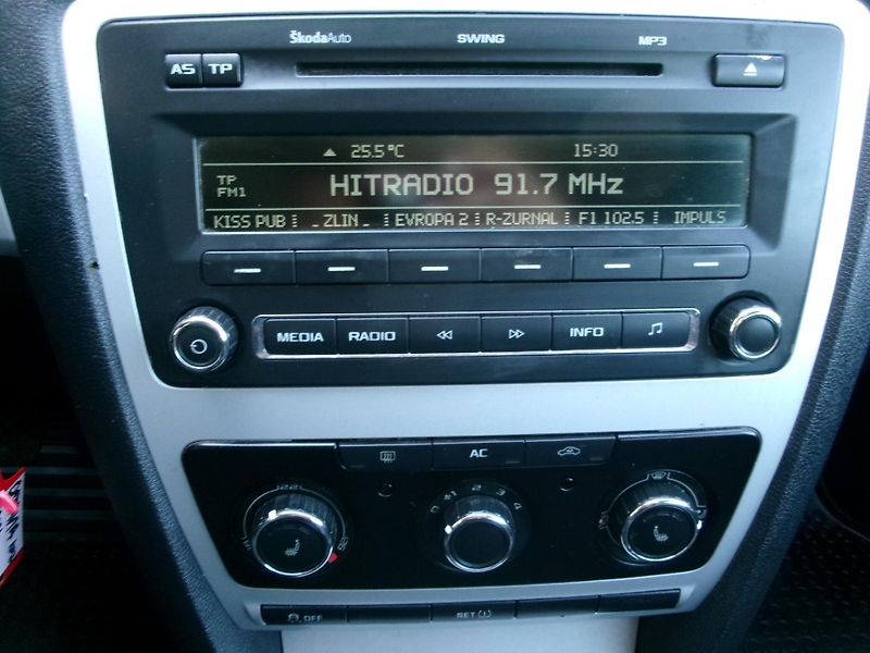 Škoda Octavia (2010) 2,0TDI 8V KLIMA VÝHŘEV TAŽNÉ - fotka 17 z 24