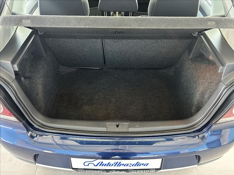 Volkswagen Polo 1,4   CROSS,16V,KLIMATIZACE - fotka 18 z 19