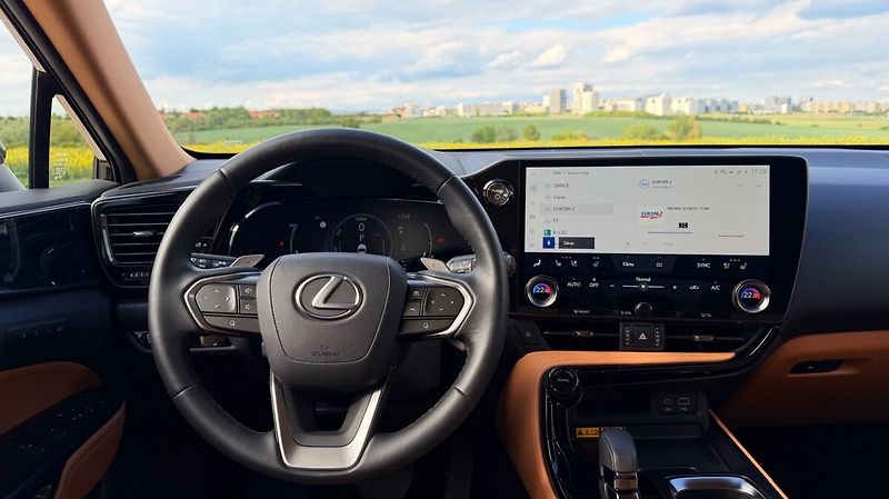 Lexus NX 450h plus 450H+ 2,5 PHEV PRESTIGE - fotka 15 z 25