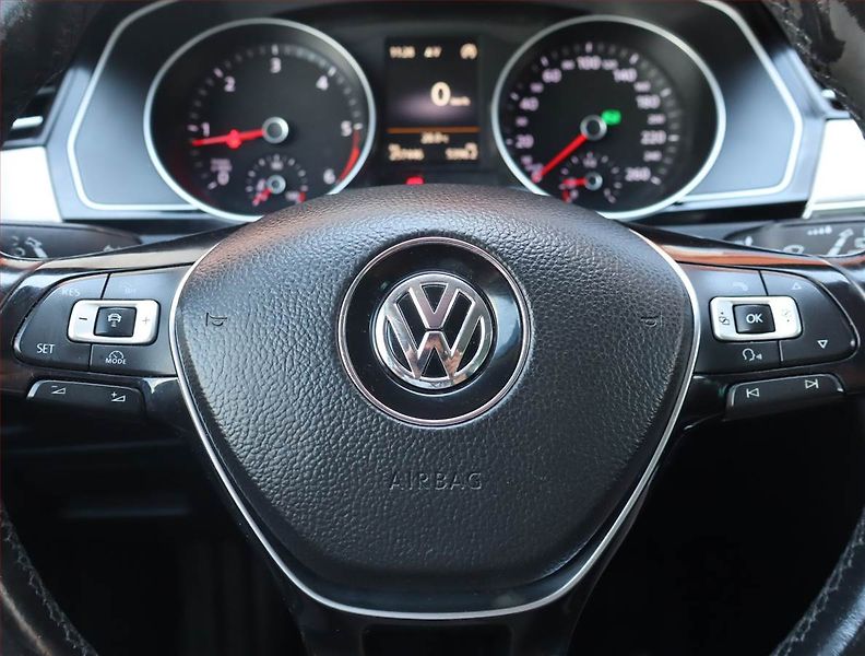 Volkswagen Passat (2016) 2.0 TDI, Automat, Navi - fotka 17 z 19
