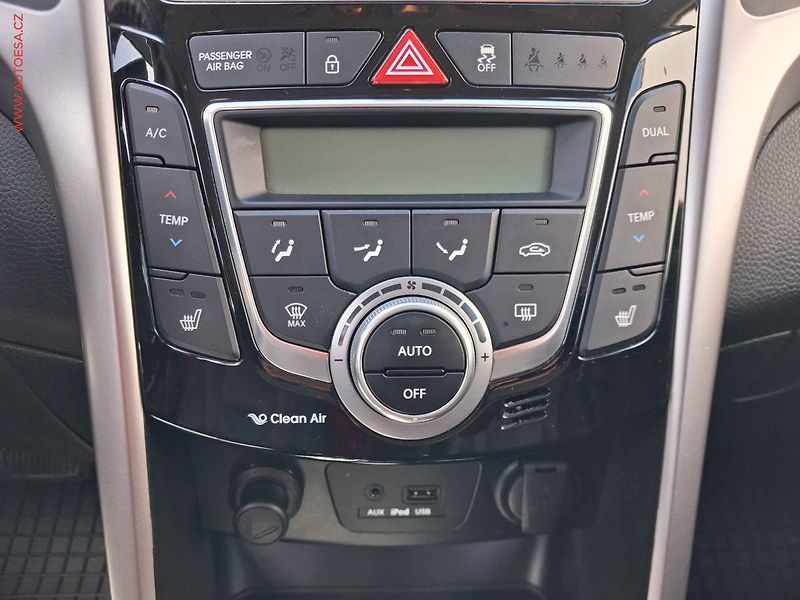 Hyundai i30 (2013) 1.6GDi, 2.maj, servis.kniha - fotka 13 z 19