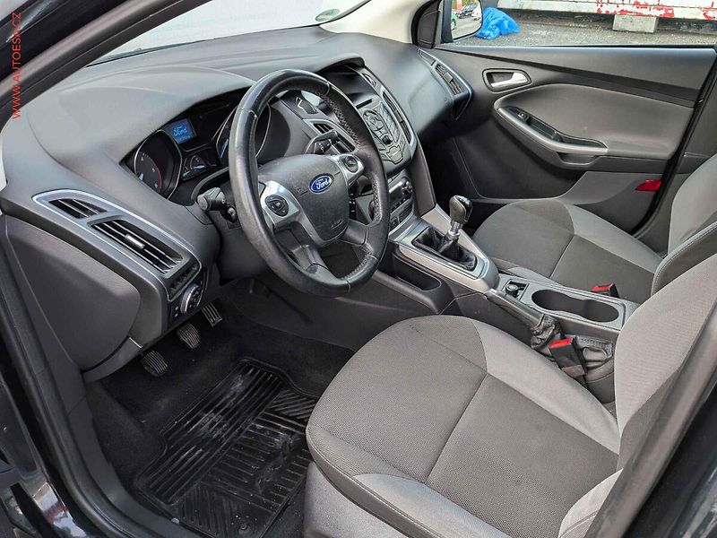 Ford Focus (2012) 1.6TDCi, AC, tempo, park.sist - fotka 9 z 16