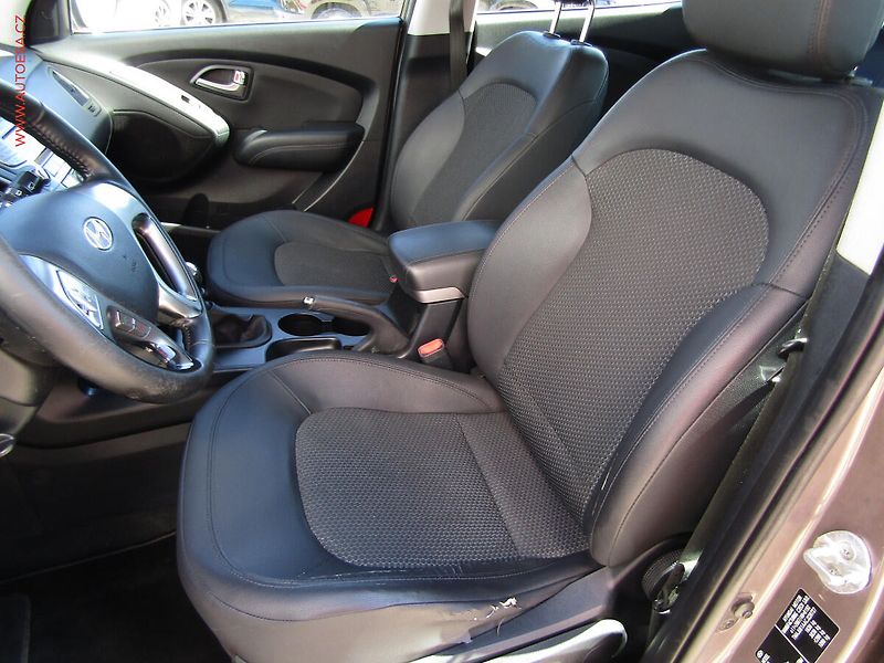 Hyundai ix35 (2011) 1.6 GDi, ČR, AC, tažné - fotka 9 z 17