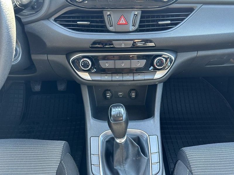 Hyundai i30 1.5 DPI 80kW serviska - fotka 13 z 34