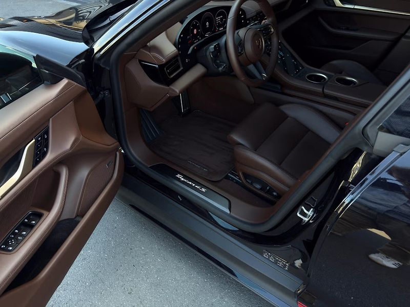 Porsche Taycan 4S Sport Turismo Chrono Pano - fotka 10 z 18