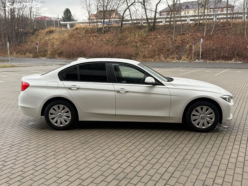 BMW Řada 3 (2014) 316i, 100kw Původ ČR - fotka 6 z 21