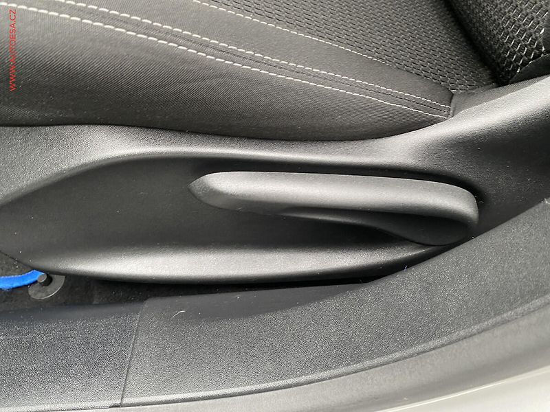 Peugeot 208 (2017) 1.2PT, Allure, AT, navi, TZ - fotka 14 z 16