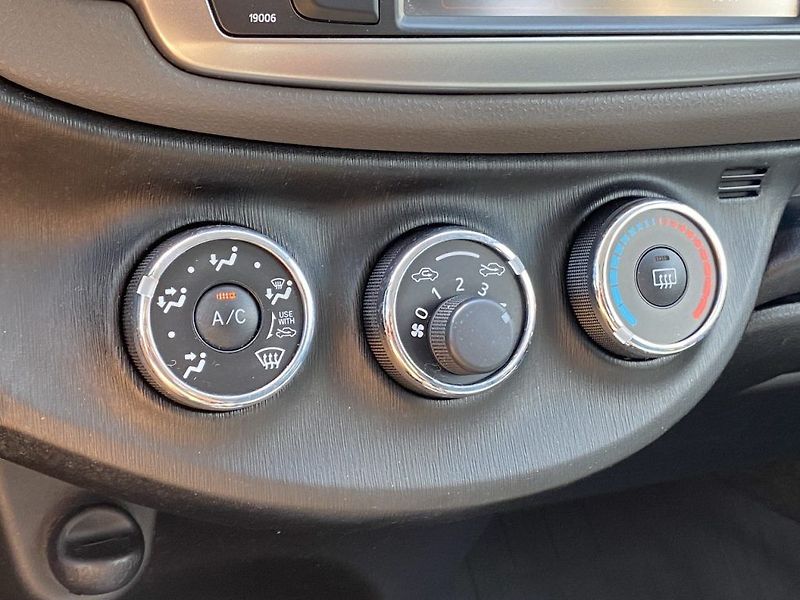 Toyota Yaris 1.0i,ČR-1.maj,Active,nová STK - fotka 20 z 25