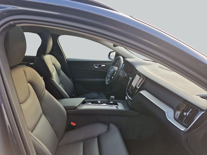 Volvo V60 B4 Plus Dark - fotka 12 z 15