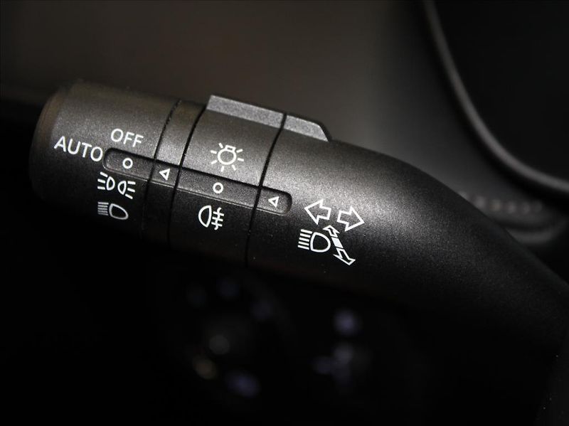 MG ZS 1,5 Hybrid+ Exclusive 20tkm.ČR - fotka 23 z 27