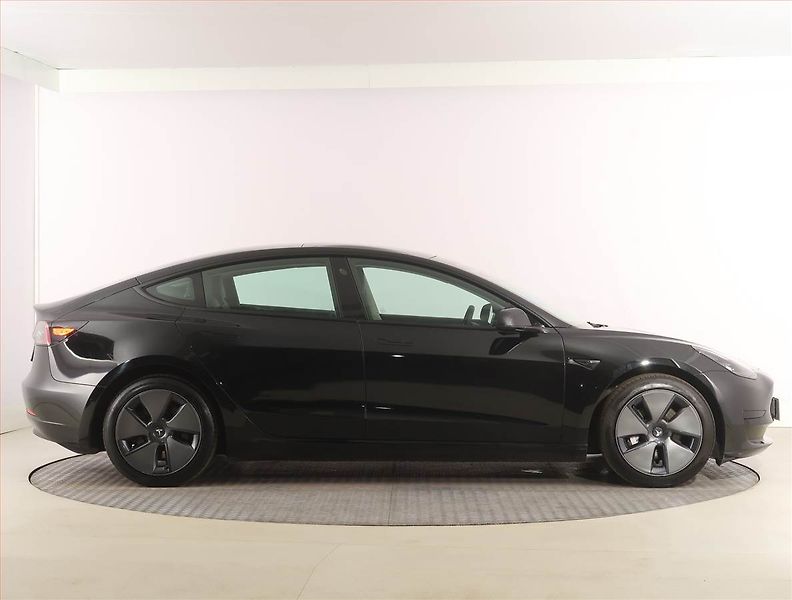 Tesla Model 3 (2021) Std Range Plus LFP, SoH 92% - fotka 6 z 32