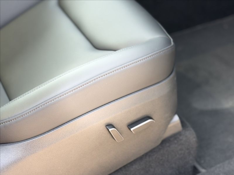 Tesla Model Y 0,0 220kW NOVÉ V ČR DPH 38tKm - fotka 30 z 34