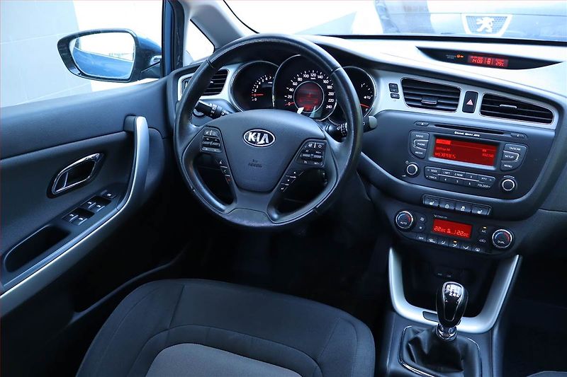 Kia Ceed (2014) 1.4 CVVT, Serv.kniha, Tempomat - fotka 7 z 24