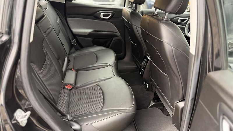Jeep Compass (2021) 1.3i 4x4,PHEV,50km dojezd - fotka 47 z 51