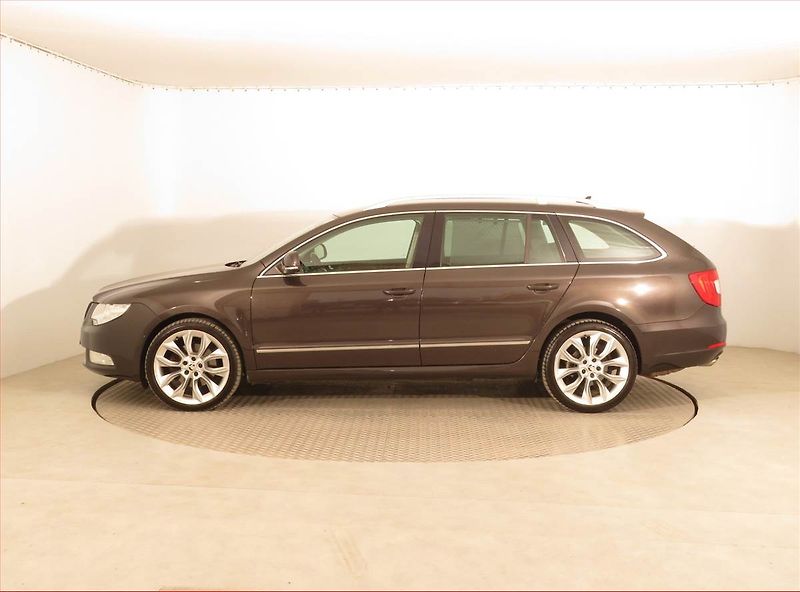 Škoda Superb (2010) Elegance 2.0 TDI, Navi, Xenony - fotka 3 z 16