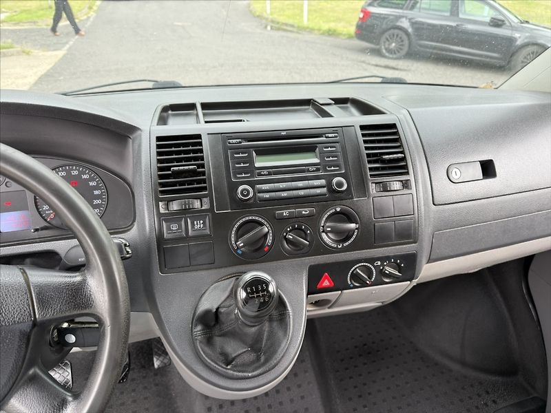 Volkswagen Transporter 2,5   TDI LONG 9 MÍST TAŽNÉ - fotka 8 z 21