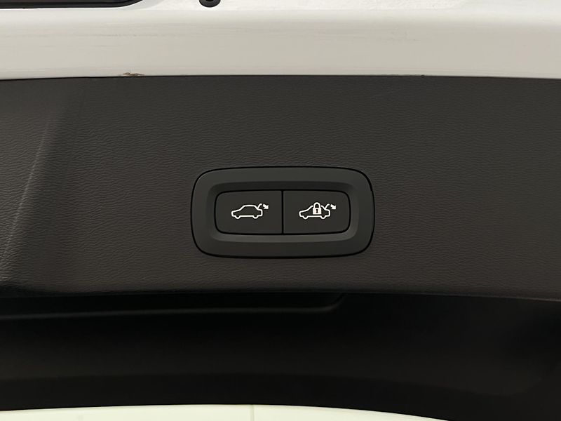 Volvo XC40 B3 DARK PLUS AUT CZ  - fotka 41 z 42