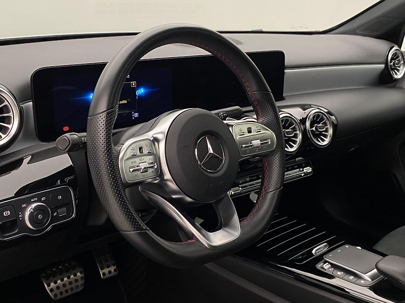 Mercedes-Benz Třídy A A200 AMG 120kW AUT - fotka 18 z 51