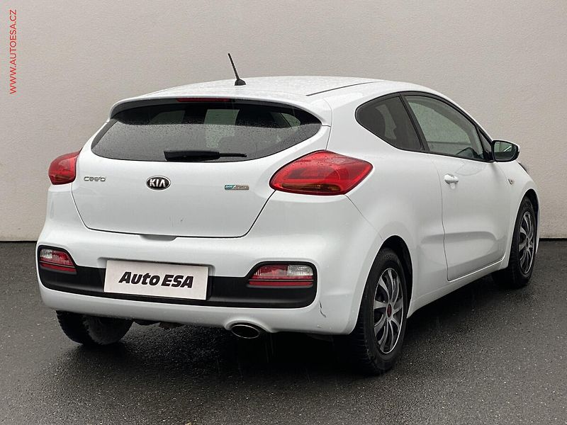 Kia Ceed (2015) 1.4 i, Style, TZ,  výhřev sed - fotka 4 z 14