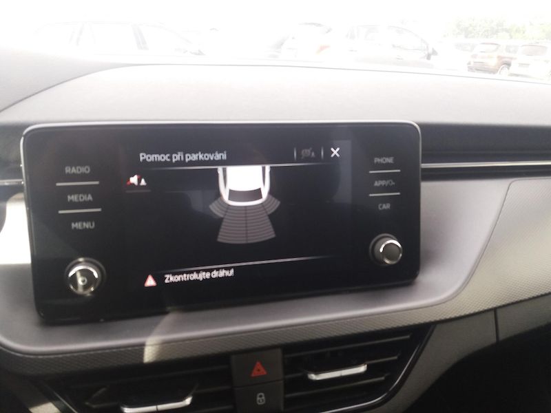 Škoda Scala 1.0TSi,70kW,LED,P.SENZOR,CEBIA - fotka 13 z 23
