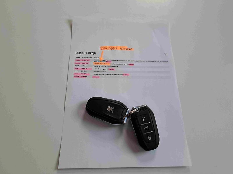 Peugeot 5008 (2023) 1,5 HDI  EAT8 ALLURE  LED NAVI - fotka 20 z 21
