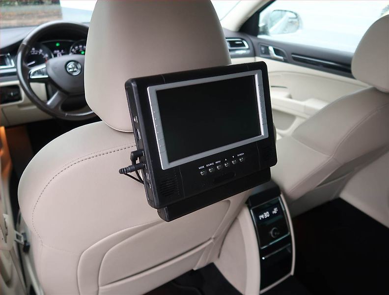 Škoda Superb (2014) Laurin&Klement 3.6 FSI V6 - fotka 19 z 23