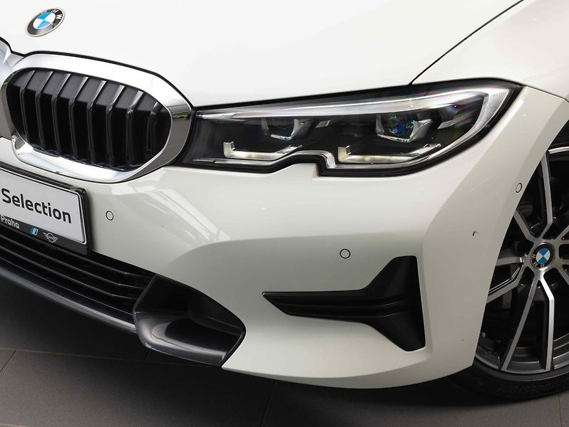 BMW Řada 3 320d xDrive - fotka 7 z 22