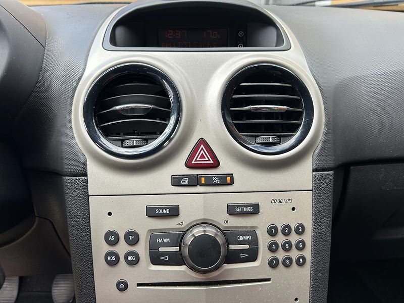 Opel Corsa (2007) 1.2i 59 kw - fotka 13 z 20