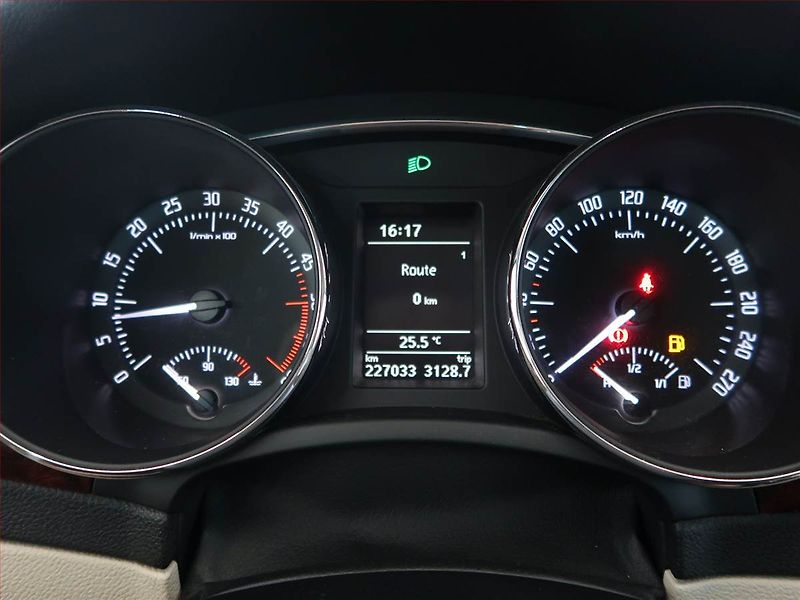 Škoda Superb (2009) Elegance 2.0 TDI, 4X4, Navi - fotka 9 z 12