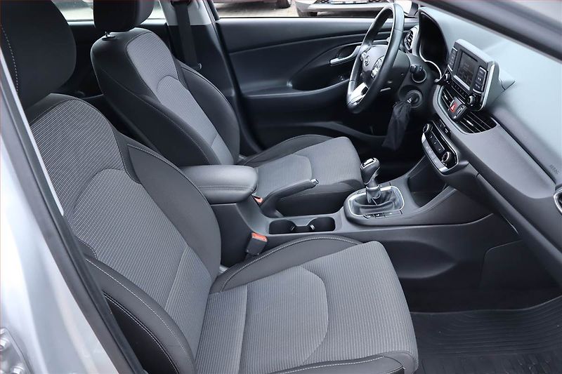 Hyundai i30 (2017) Comfort 1.4 CVVT, Serv.kniha - fotka 9 z 18