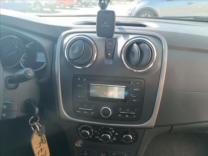 Dacia Logan 1,2 16V - fotka 12 z 17