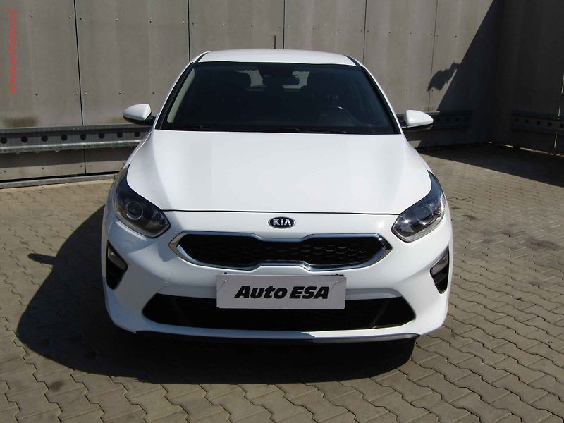 Kia Ceed (2018) 1.4i, ČR, AC, temp, tažné - fotka 2 z 21