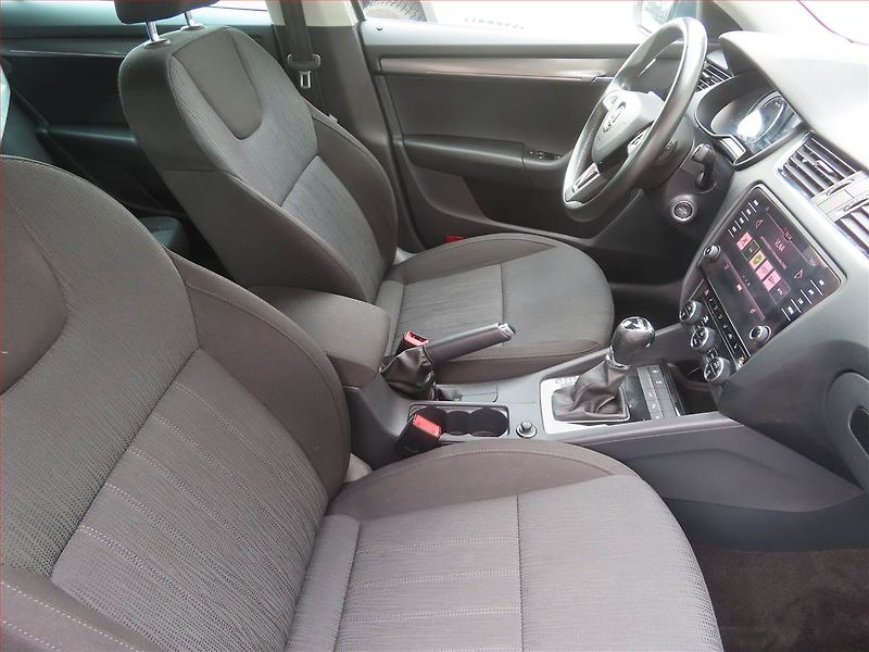 Škoda Octavia (2019) 2.0 TDI, Automat, Navi - fotka 9 z 19