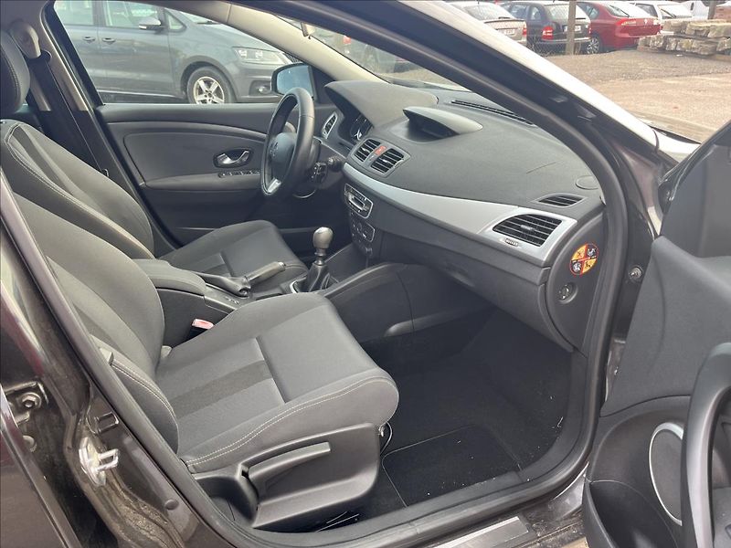 Renault Mégane 1,6 i KLIMA ALU 2x KOLA - fotka 10 z 36