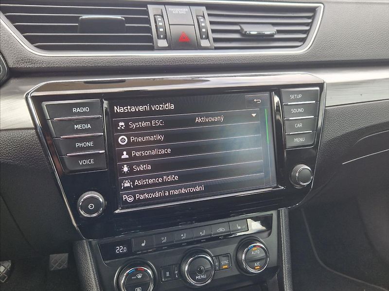 Škoda Superb 2,0 TDI 4x4 WEBASTO KAMERA TAŽ - fotka 31 z 41