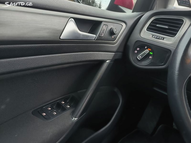 Volkswagen Golf 2.0TDI4X4,VÝBAVA,KRÁSNÝ,SERVIS - fotka 15 z 49