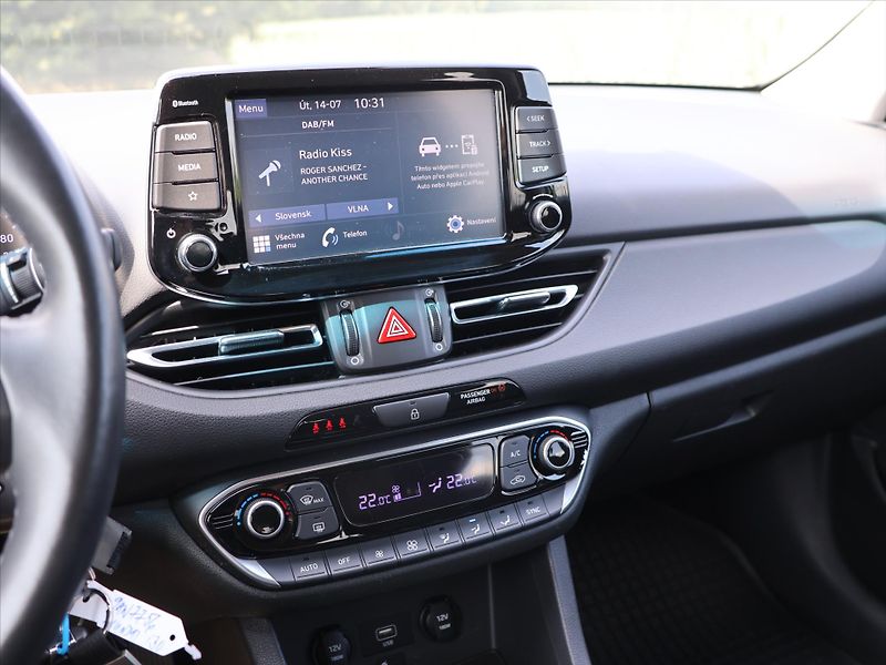 Hyundai i30 1,0 T-GDI 88kW Smart 1.Maj DPH - fotka 19 z 31