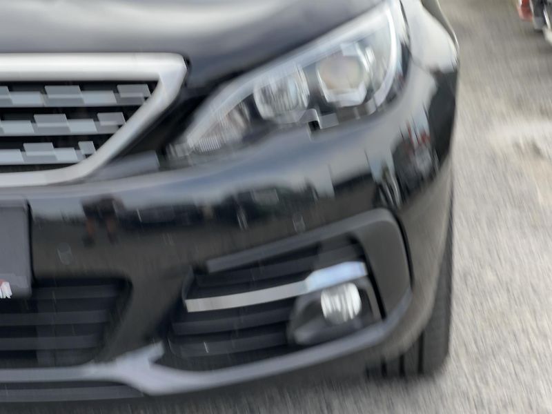 Peugeot 308 1.6HDi NAVI KLIMA TAŽNÉ ALU - fotka 41 z 45