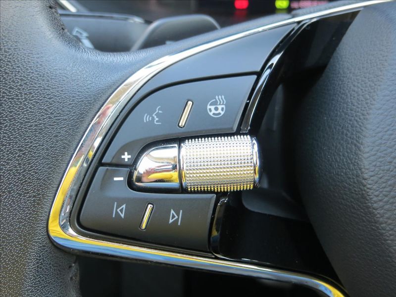 Škoda Superb 2,0 TSI  DSG Style 140kW Tažné - fotka 25 z 30
