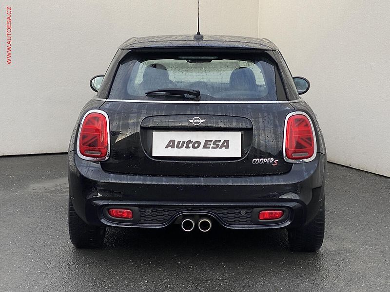 Mini Cooper S (2019) 2.0i, LED, navi, kůže - fotka 5 z 18