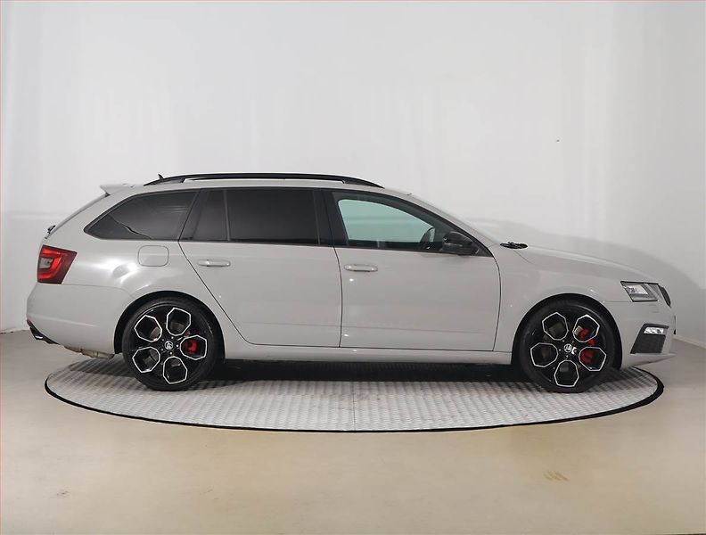 Škoda Octavia (2019) RS 2.0 TSI - fotka 6 z 27