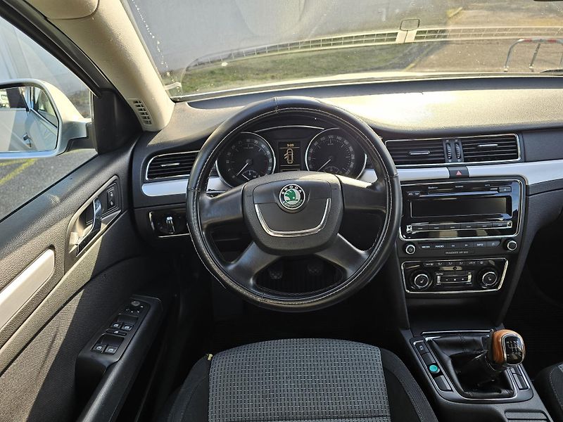 Škoda Superb (2011) 2.0TDI - fotka 14 z 19