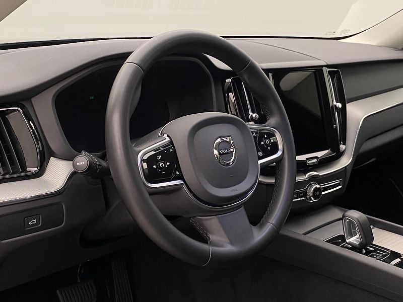 Volvo XC60 B4 AWD DARK PLUS AUT CZ - fotka 19 z 60