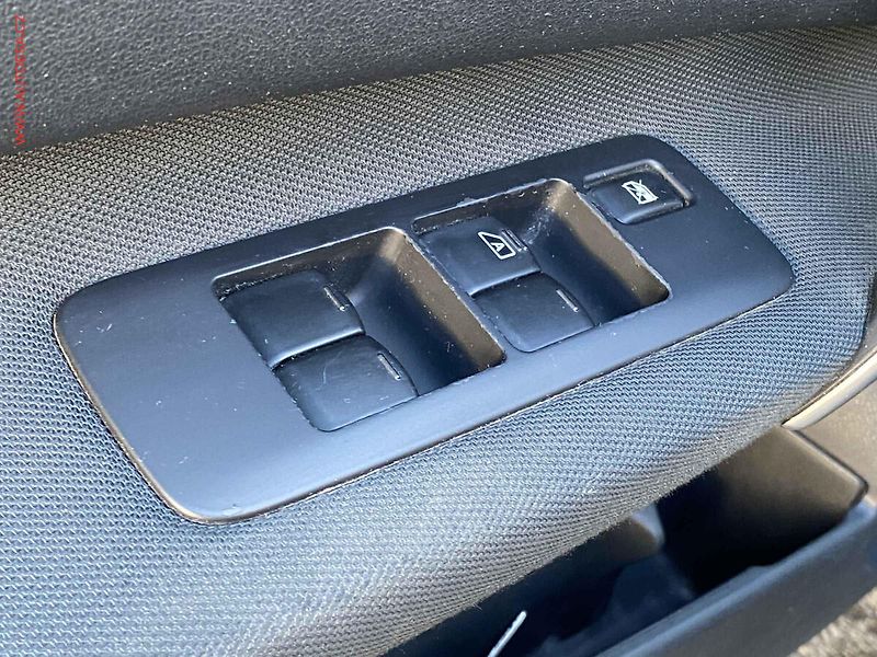 Nissan Qashqai (2011) 1.6 i, I-Way, navi, TZ, panor - fotka 11 z 18