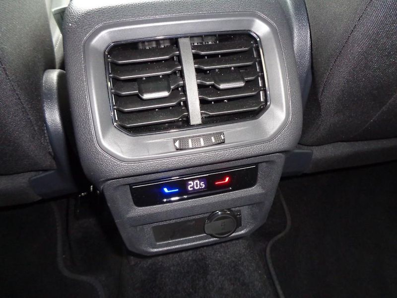 Volkswagen Tiguan 2.0 TDI DSG Life 7 míst 110kW - fotka 24 z 30